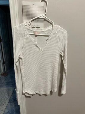 Knox Rose White Waffle-Knit Long Sleeve V-Notch Top